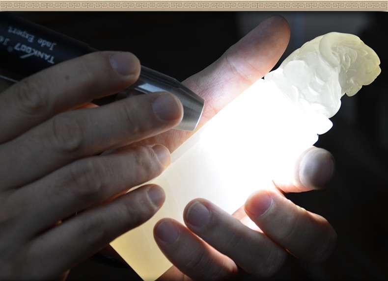 照玉強光手電筒不只可以鑒定琥珀，還可以鑒別各種的玉石、原石